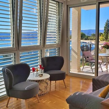 Apartment Lora Оміш Екстер'єр фото
