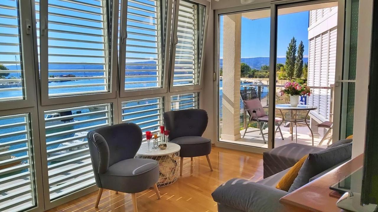 Apartment Lora Оміш Екстер'єр фото