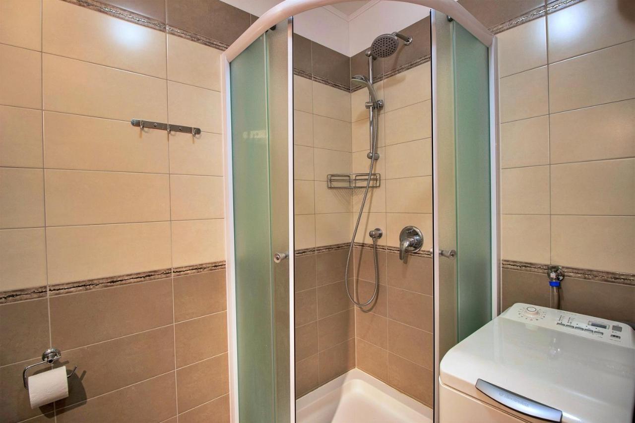 Apartment Lora Оміш Екстер'єр фото