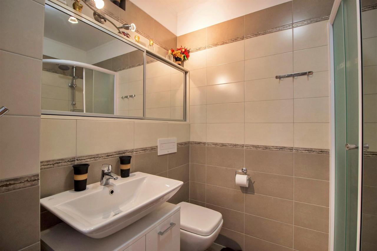 Apartment Lora Оміш Екстер'єр фото