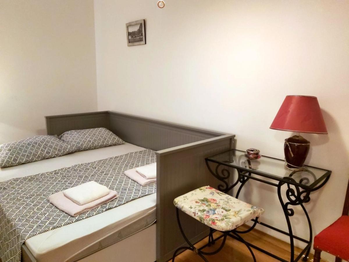 Apartment Lora Оміш Екстер'єр фото
