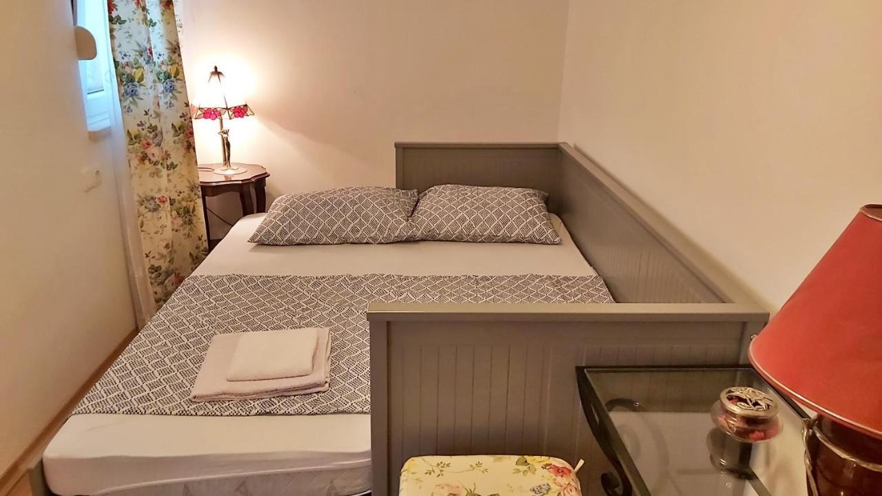 Apartment Lora Оміш Екстер'єр фото