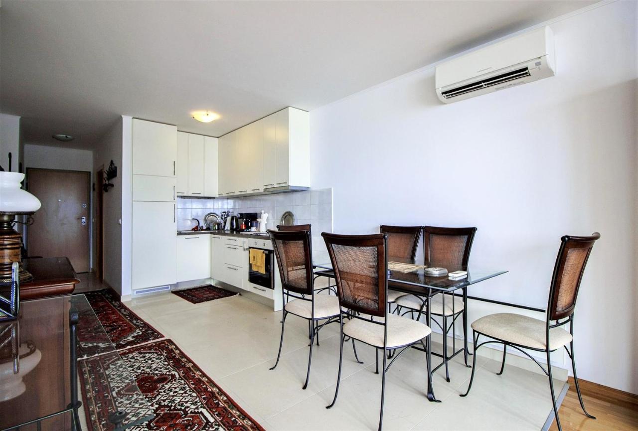 Apartment Lora Оміш Екстер'єр фото
